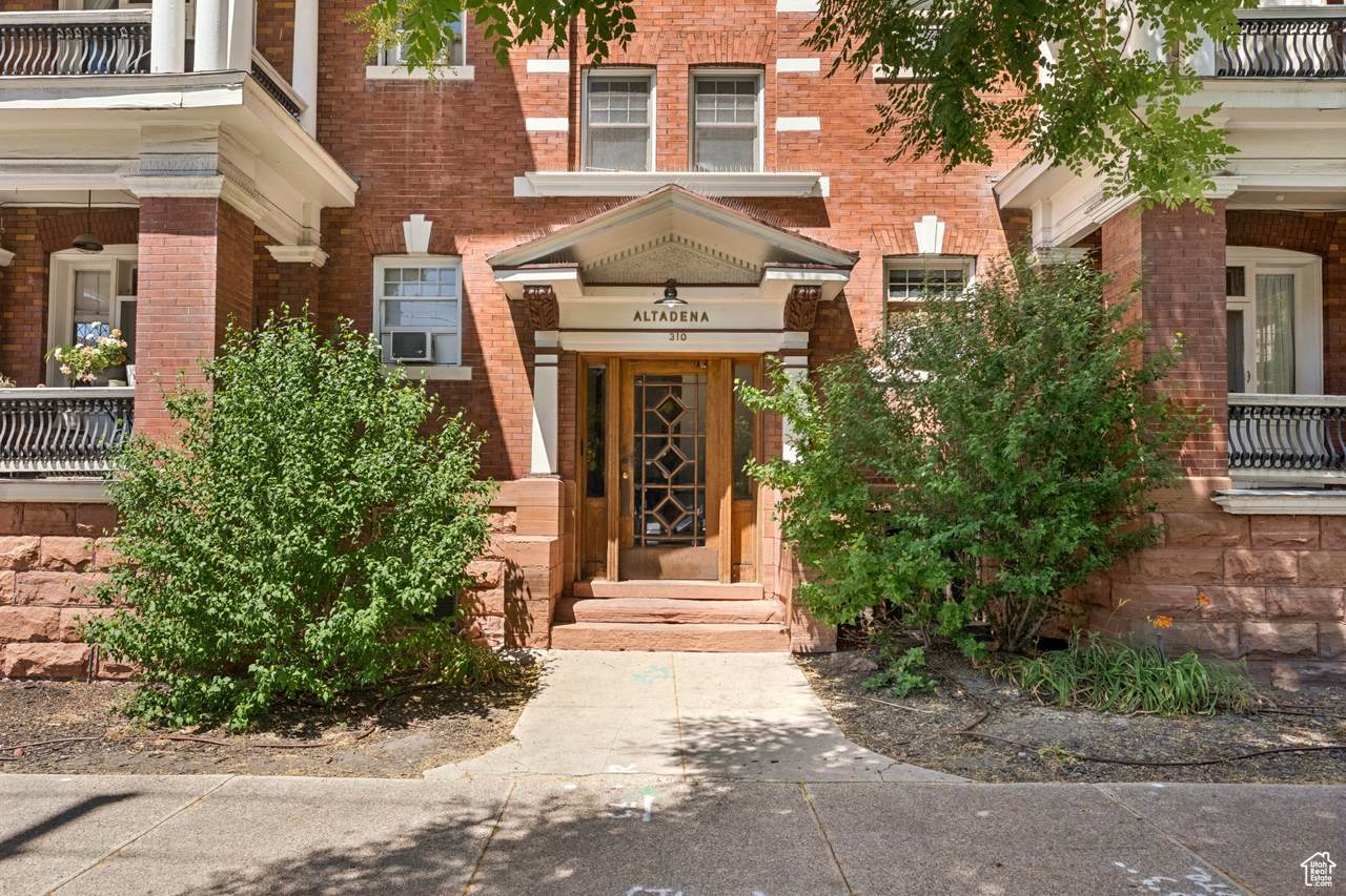 310 300 - Photo 1