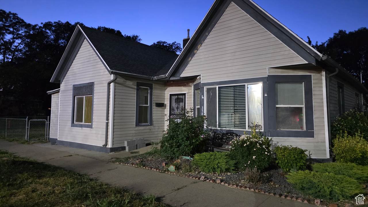 358 11TH St - Photo 1