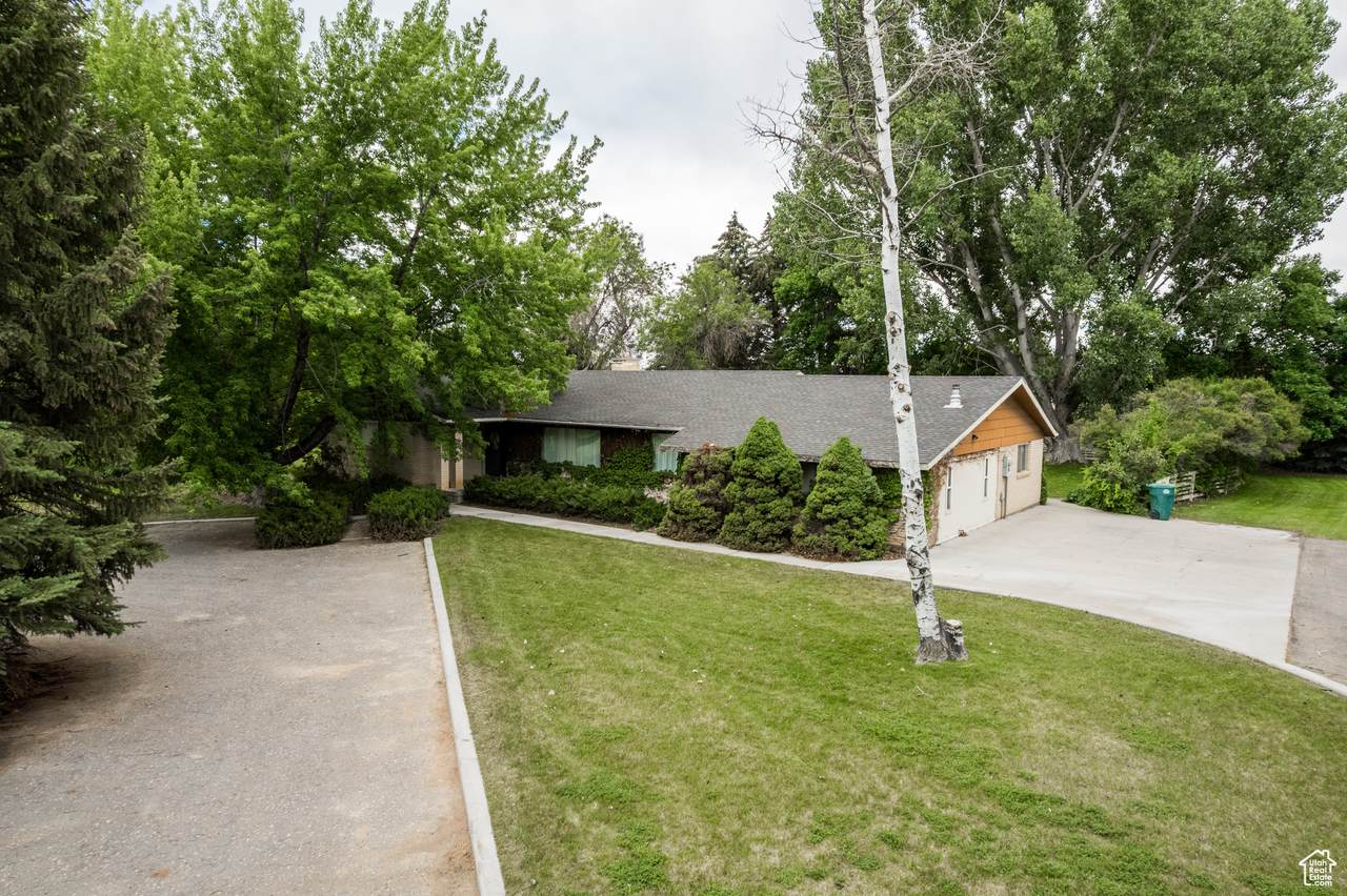1425 Main St - Photo 1