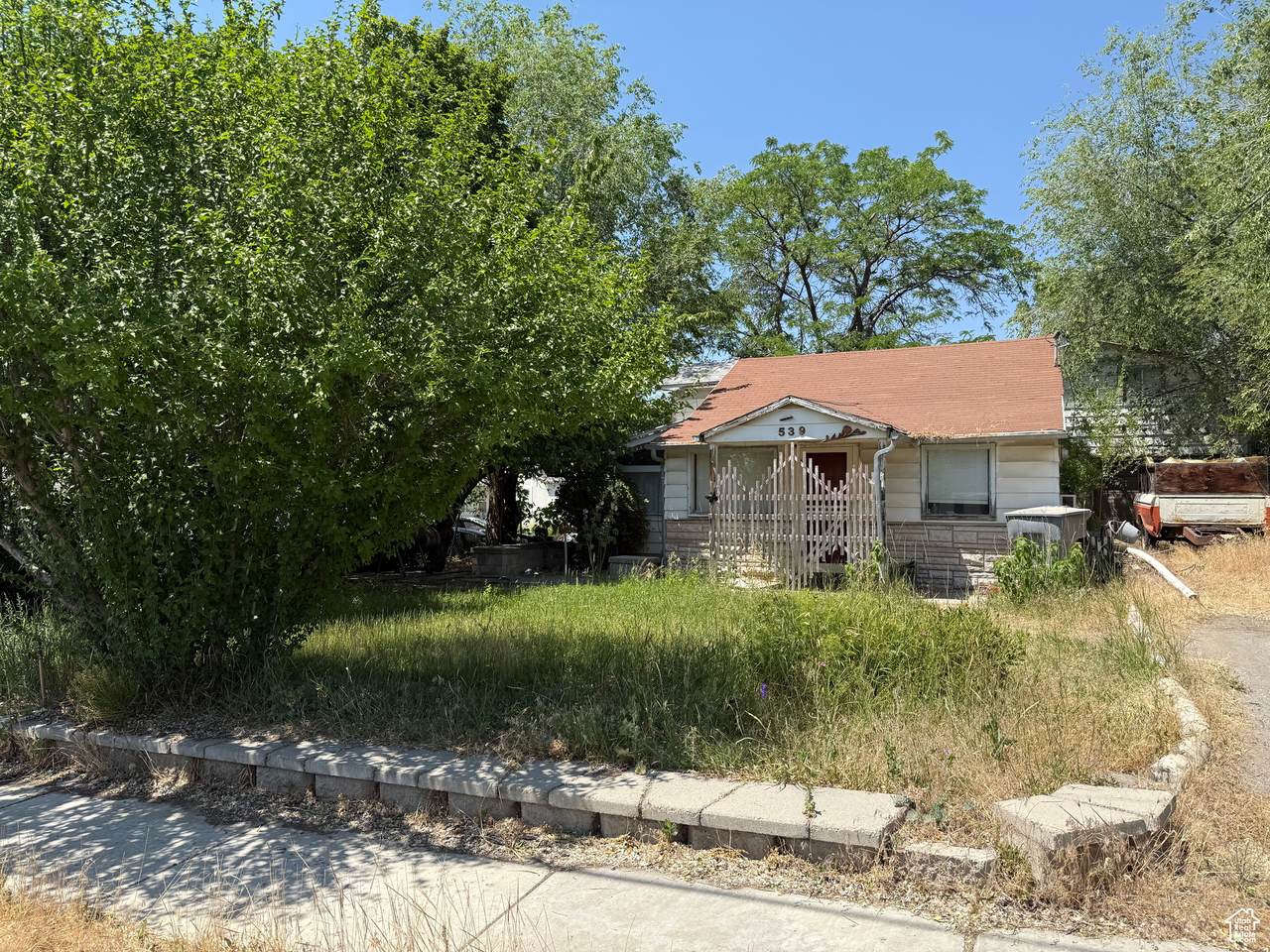 539 Center St - Photo 1