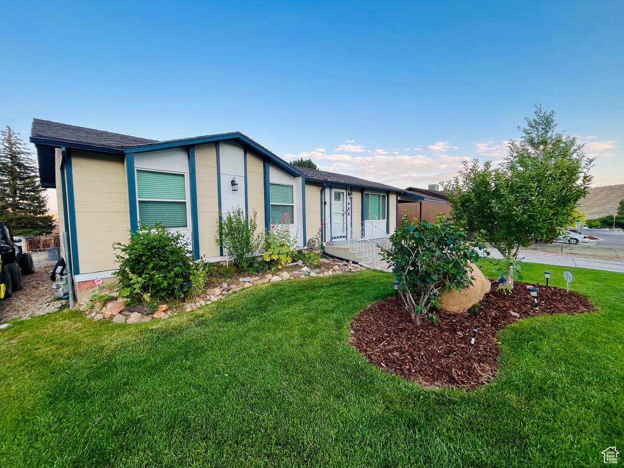 988 Smith Dr - Photo 1