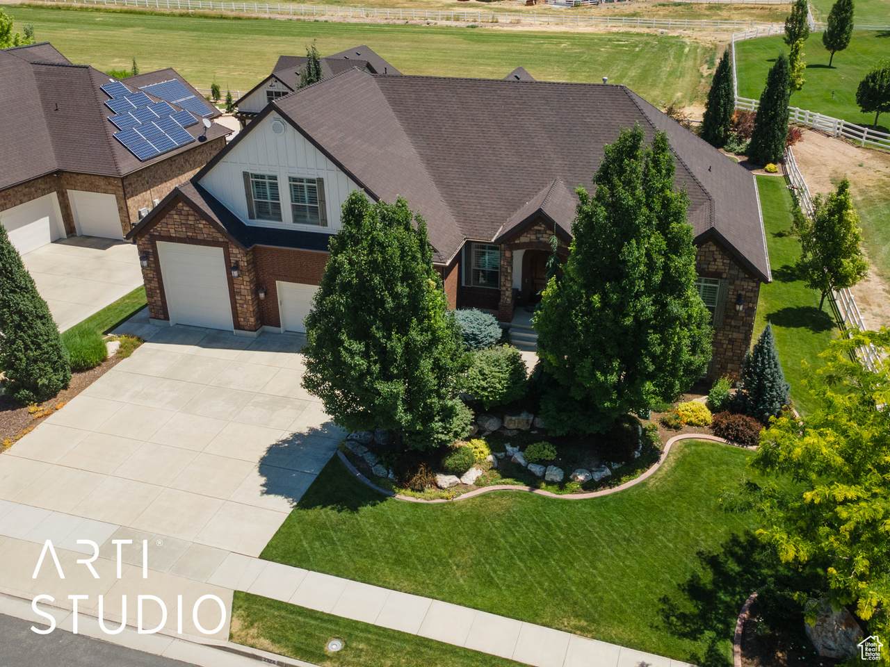 2124 Heritage Dr - Photo 1