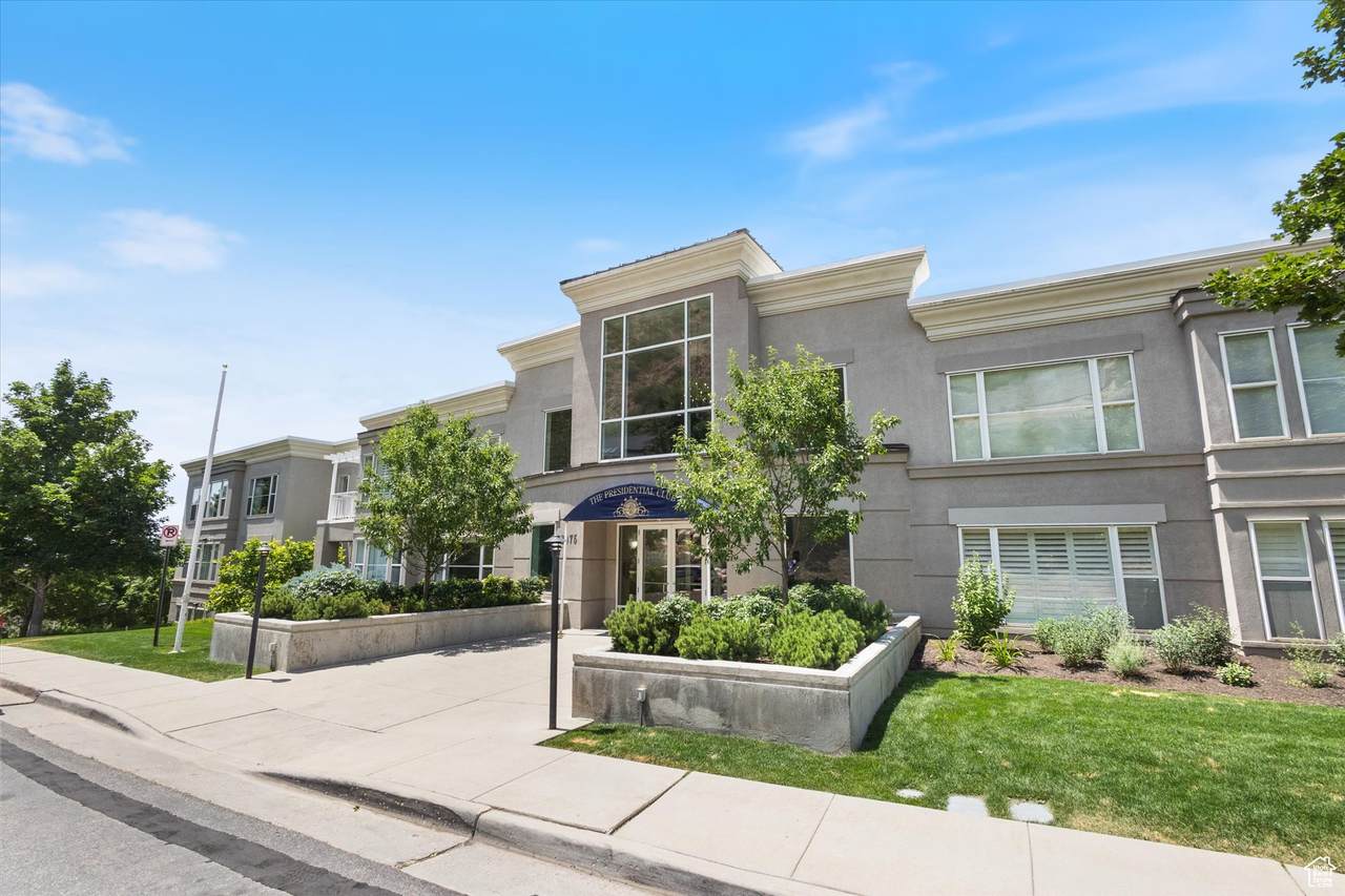 3075 Kennedy Dr - Photo 1