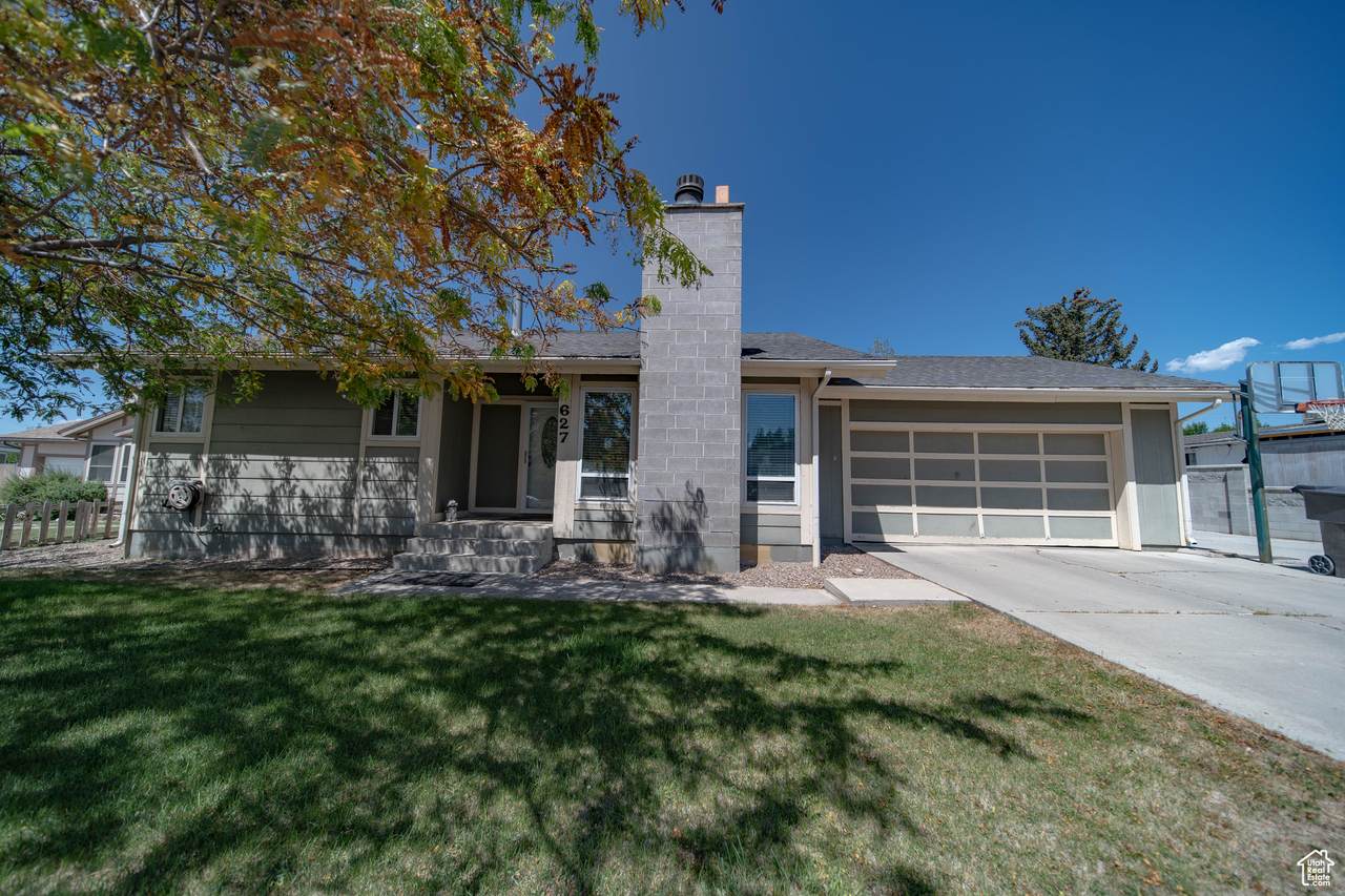 627 Aspen Cir - Photo 1