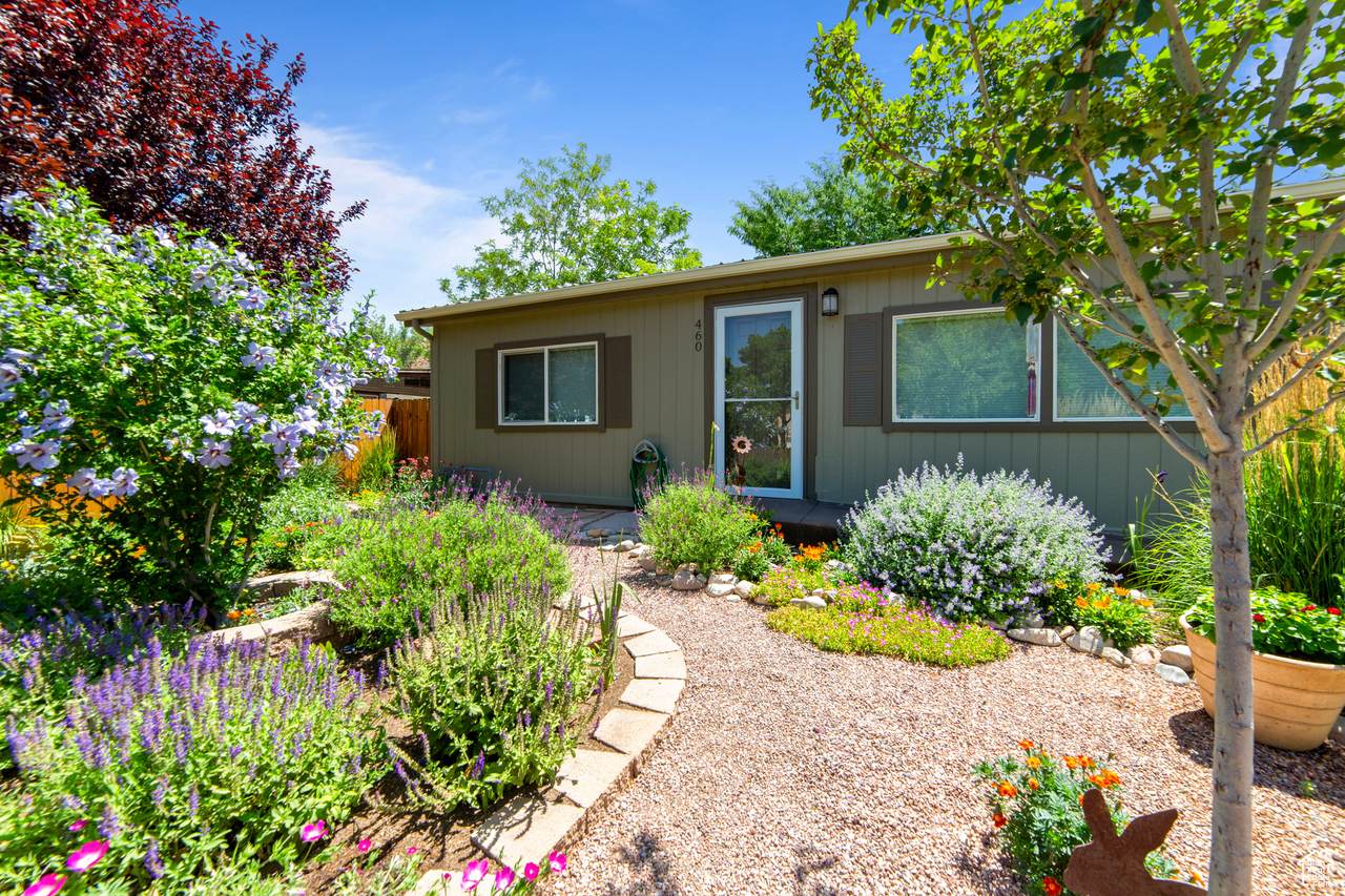 460 Bowen Cir - Photo 1