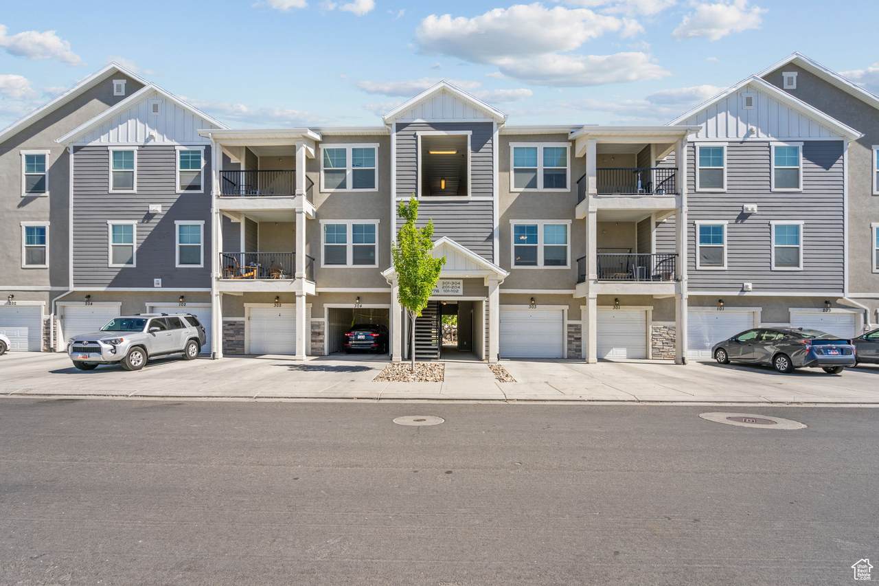 1776 Newcastle Ln - Photo 1