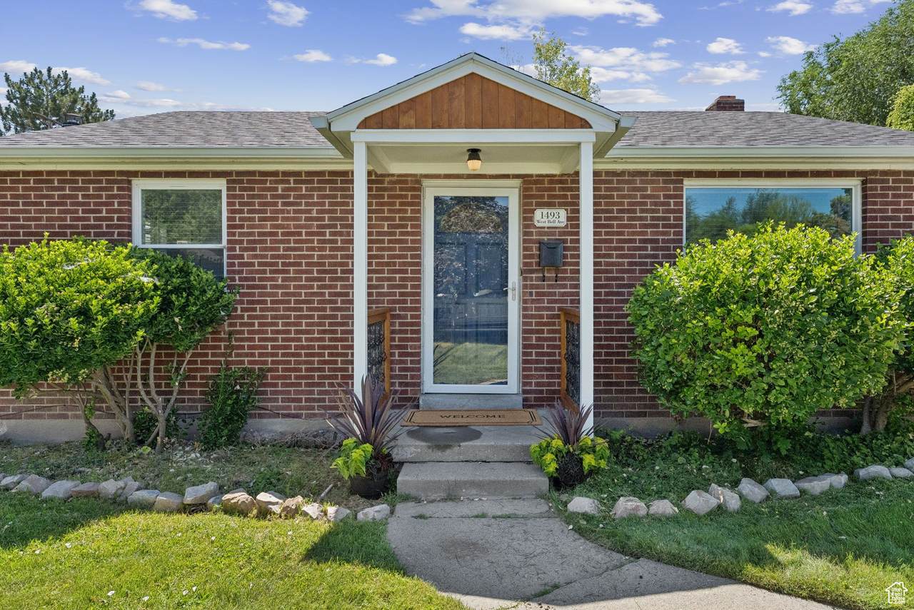 1493 Bell Ave - Photo 1