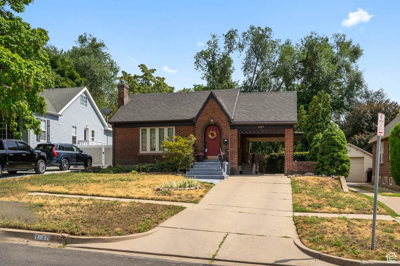 1337 Marilyn Dr - Photo 1