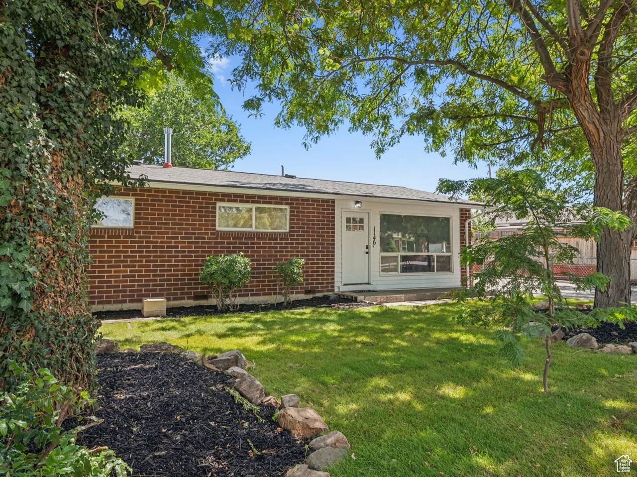 1146 Topaz Dr - Photo 1
