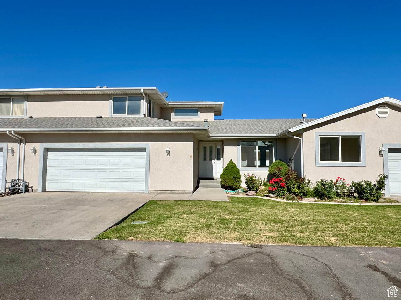 461 Topaz Blvd - Photo 1