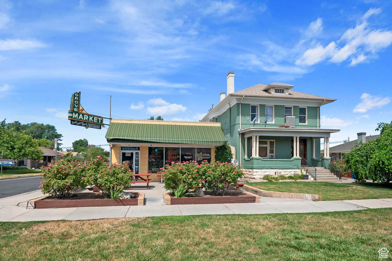 1902 Main St - Photo 1