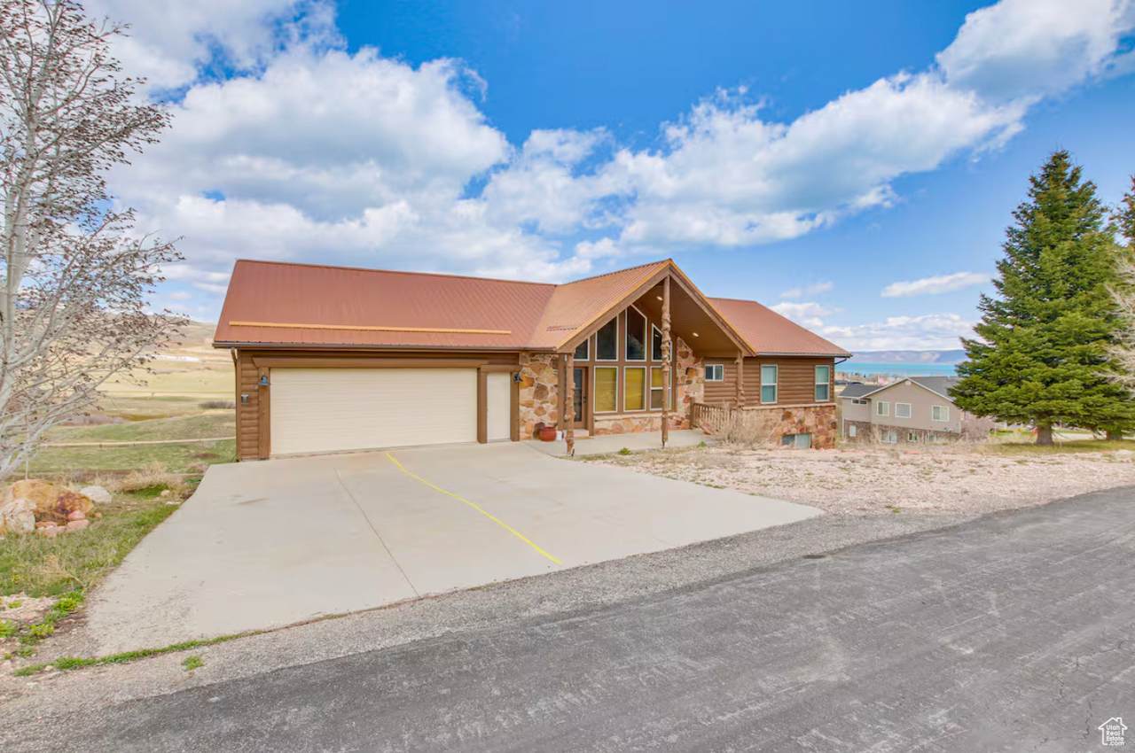 495 Buttercup Ln - Photo 1