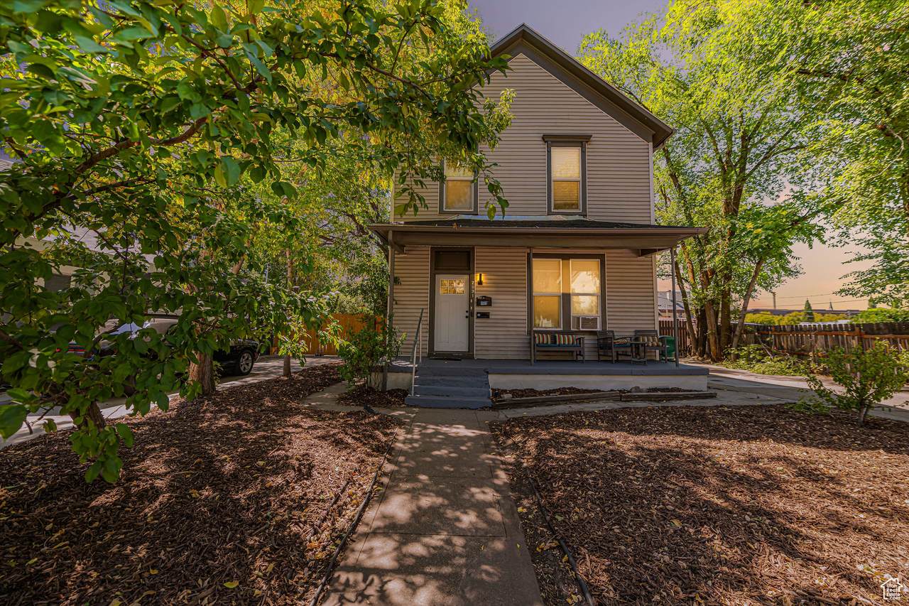 2531 Orchard Ave - Photo 1