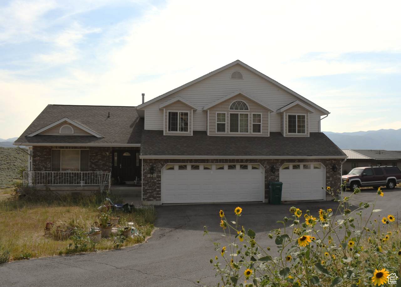 8927 Pineview Dr - Photo 1