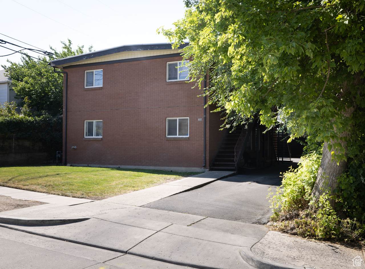 938 Lowell Ave - Photo 1