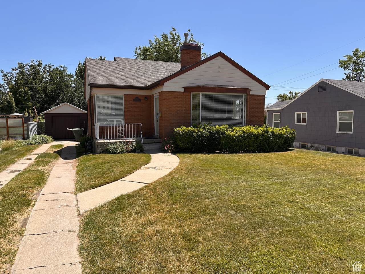 1920 Sunnyside Ave - Photo 1