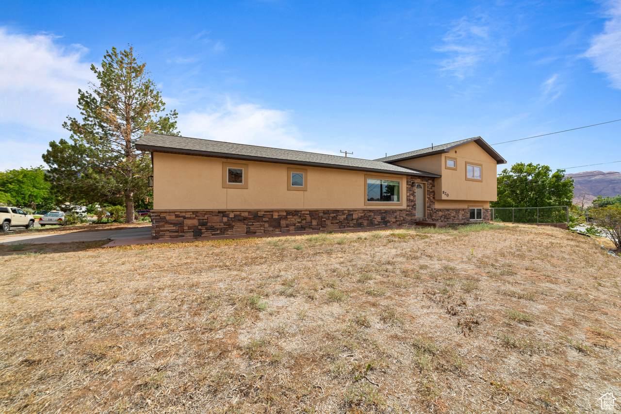 820 Locust Ln - Photo 1