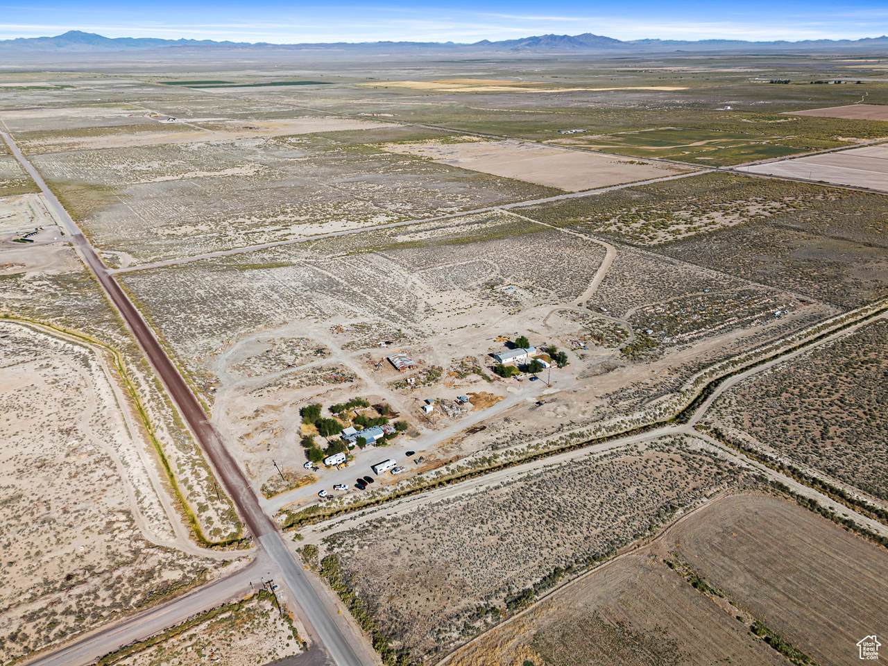 1040 Center St - Photo 1