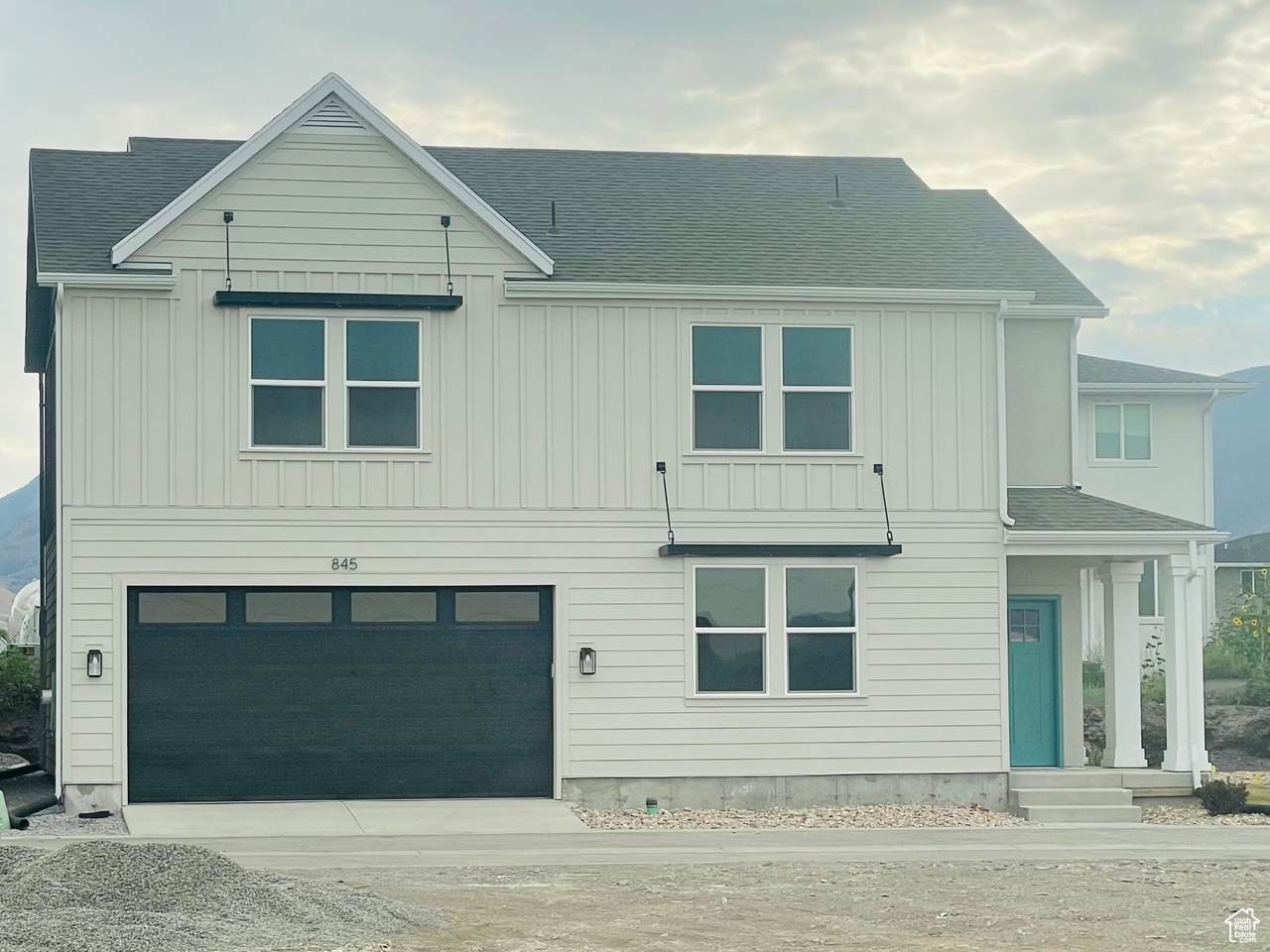 845 Greenway Dr - Photo 1