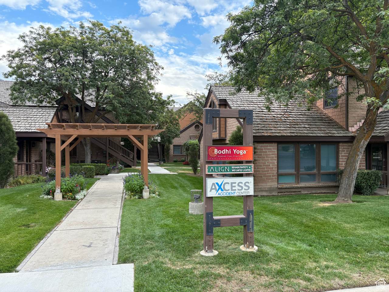 2230 University Pkwy - Photo 1