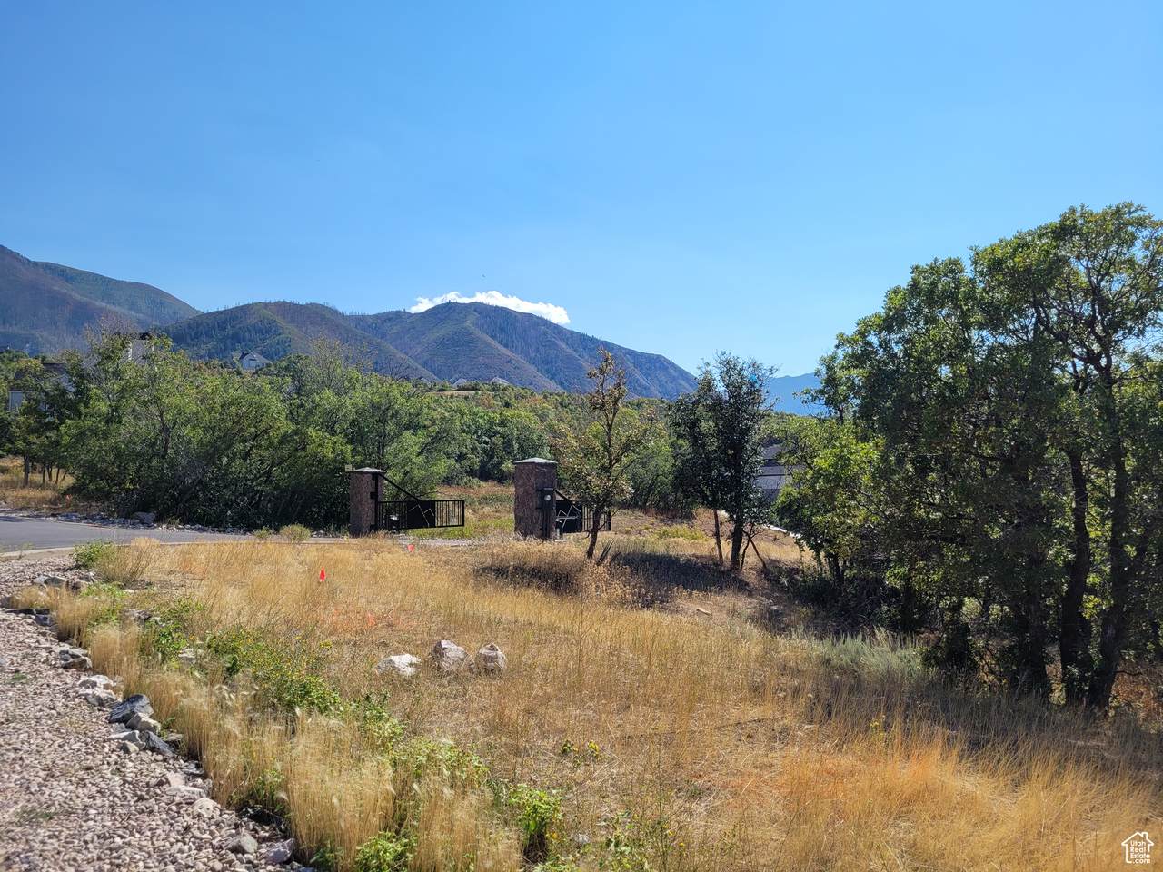 912 Summit Dr - Photo 1