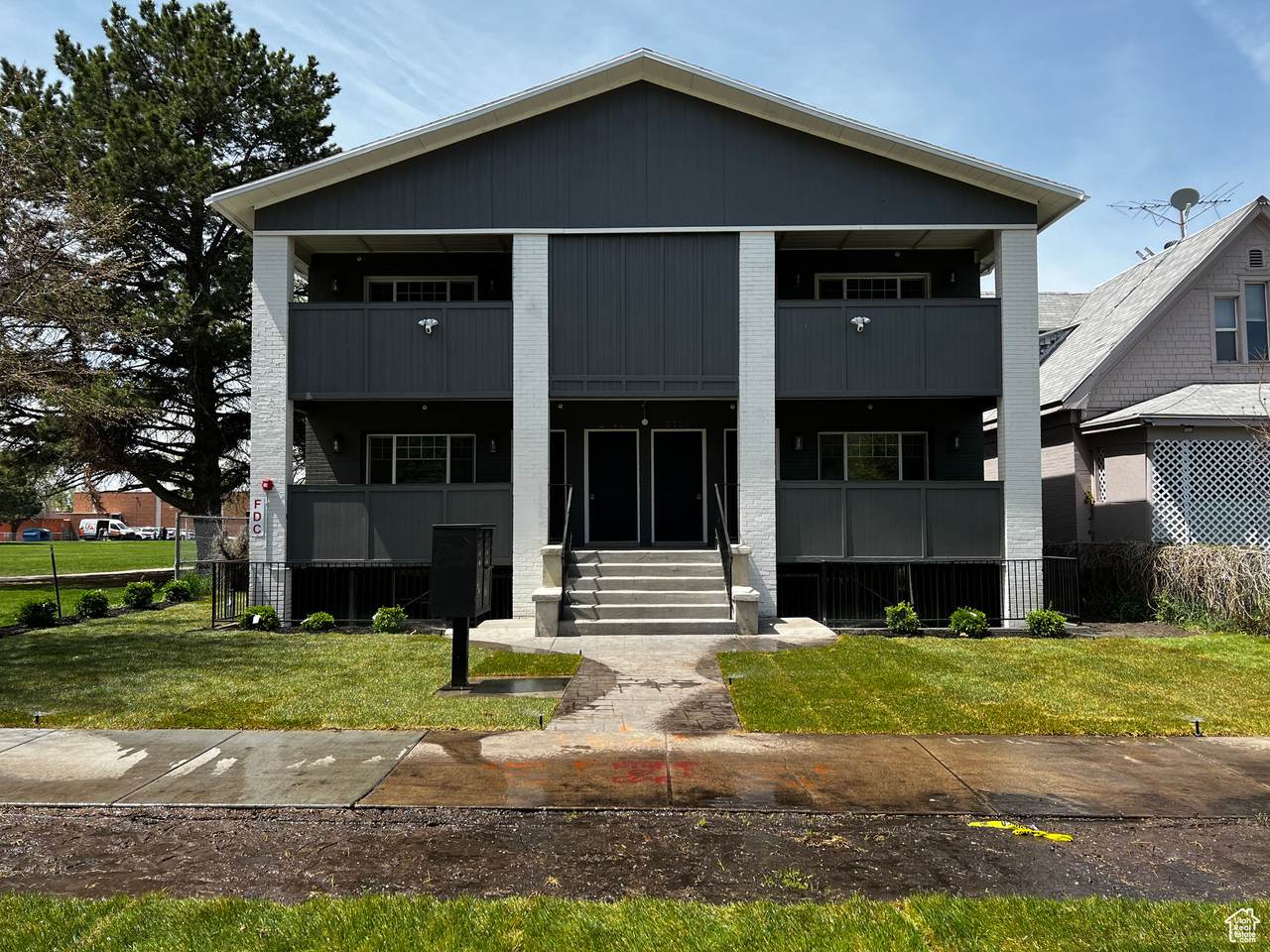 2745 Grant Ave - Photo 1