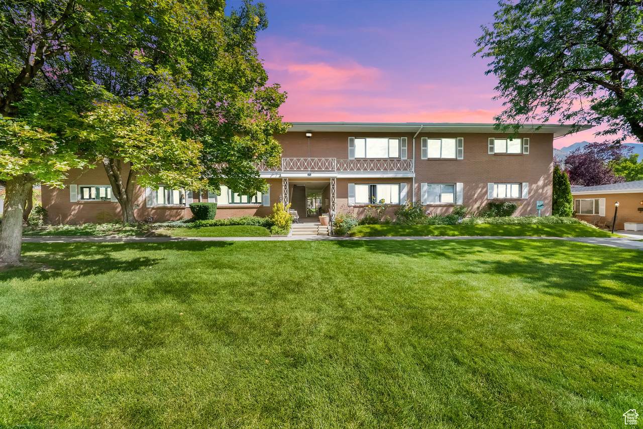 2209 Carriage Ln - Photo 1