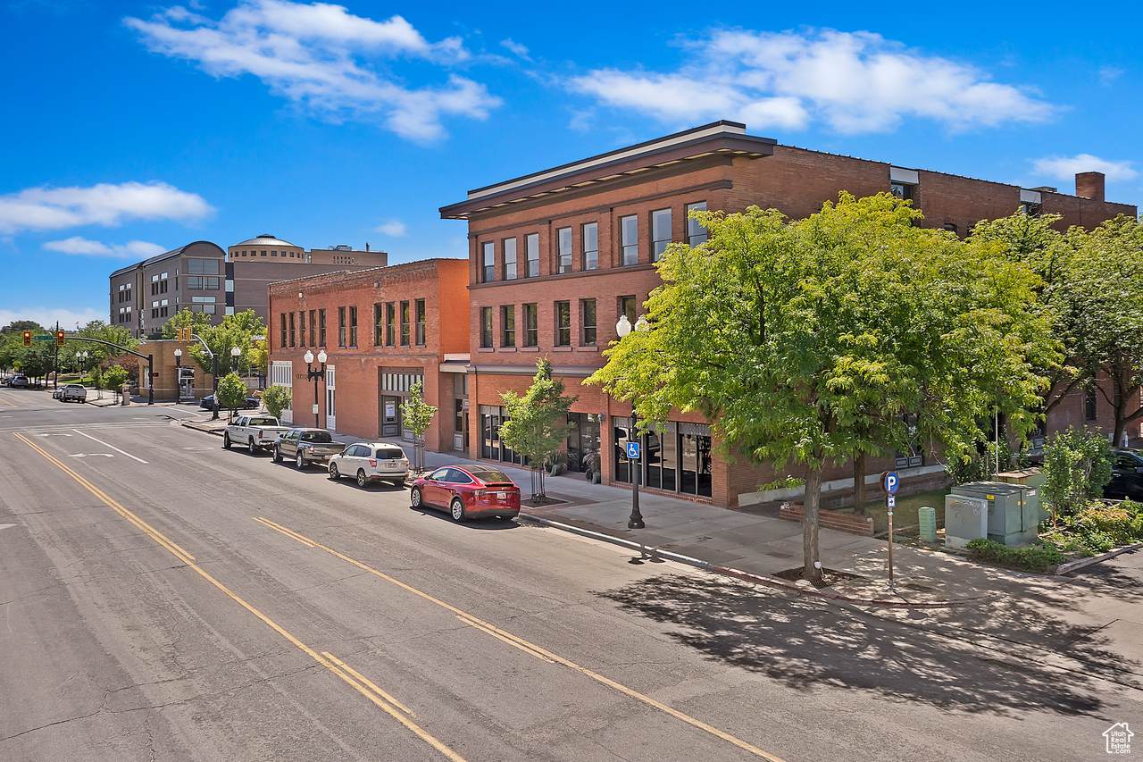 290 25TH St - Photo 1