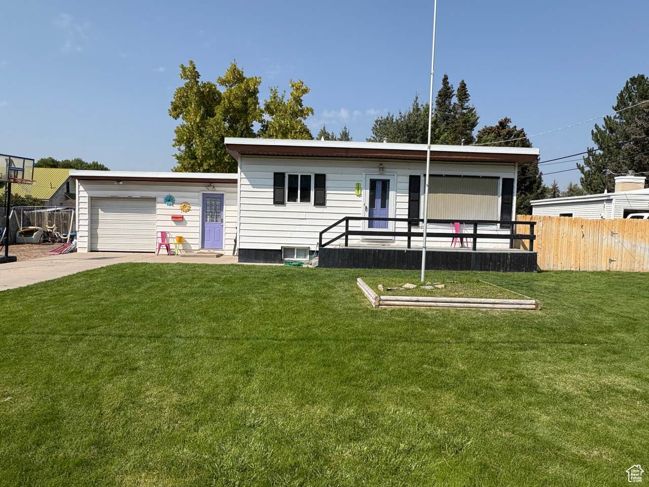 121 3RD St - Photo 1