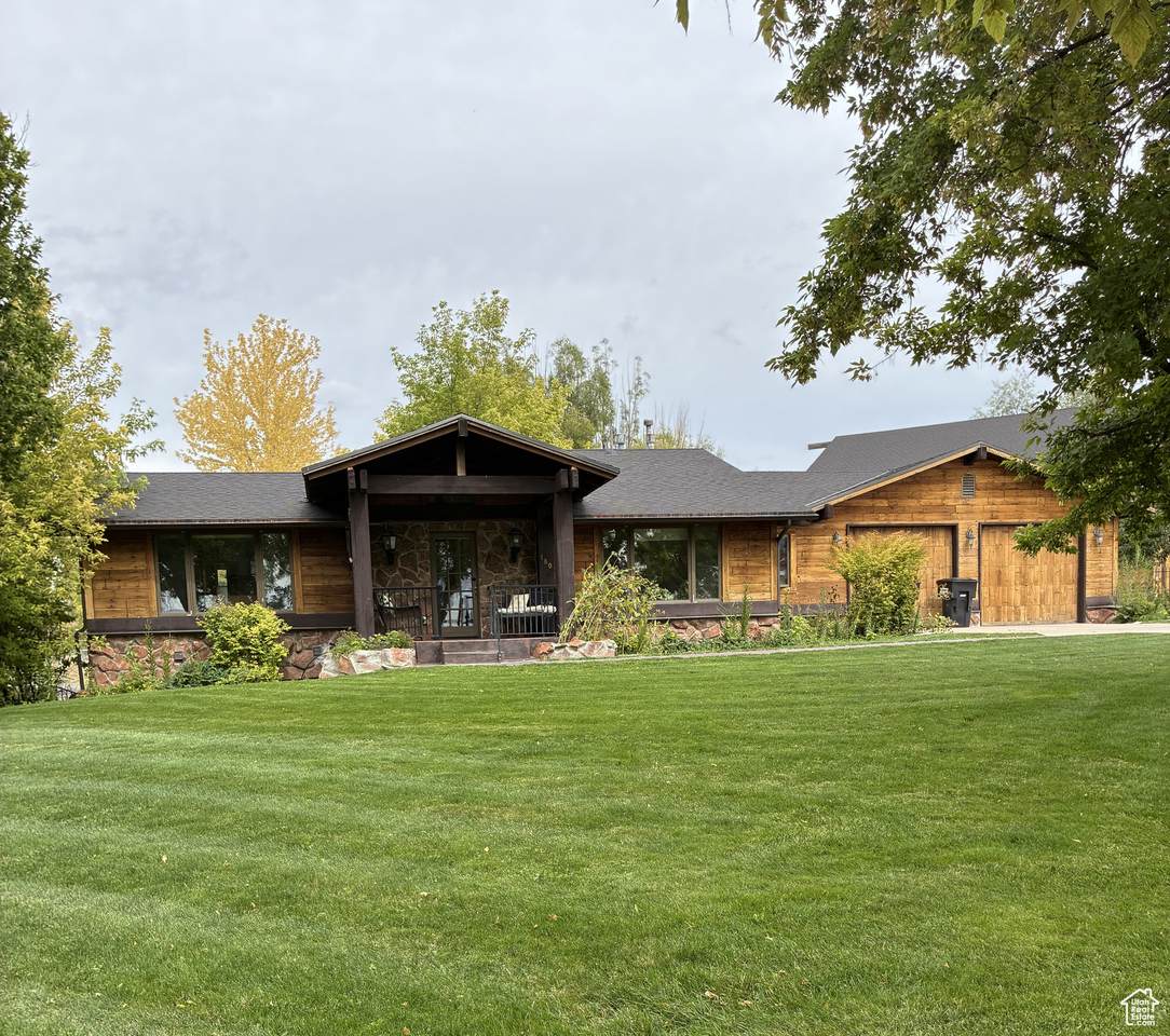 180 Center St - Photo 1