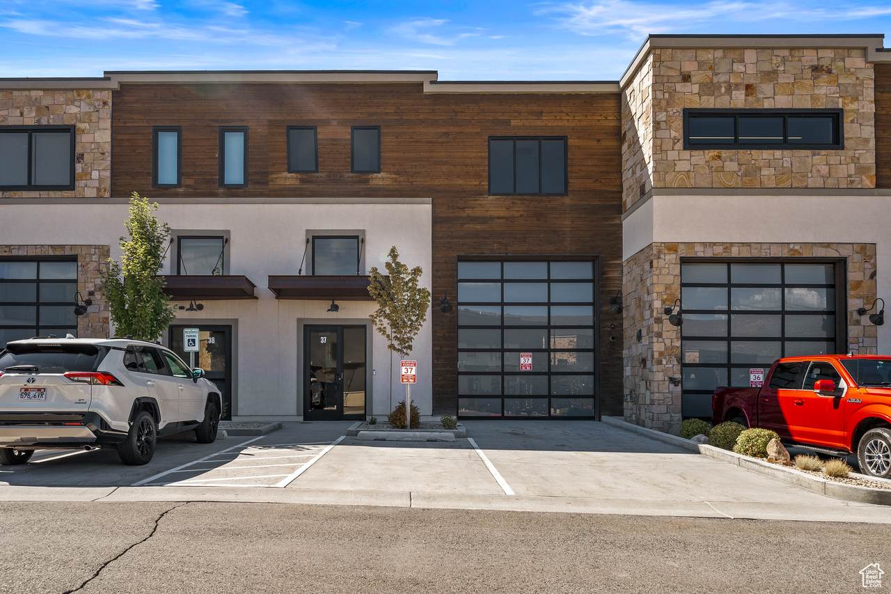 4554 Forestdale Dr - Photo 1