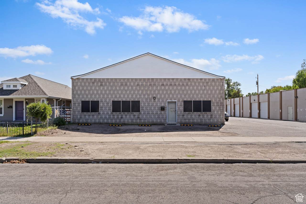 151 27TH St - Photo 1