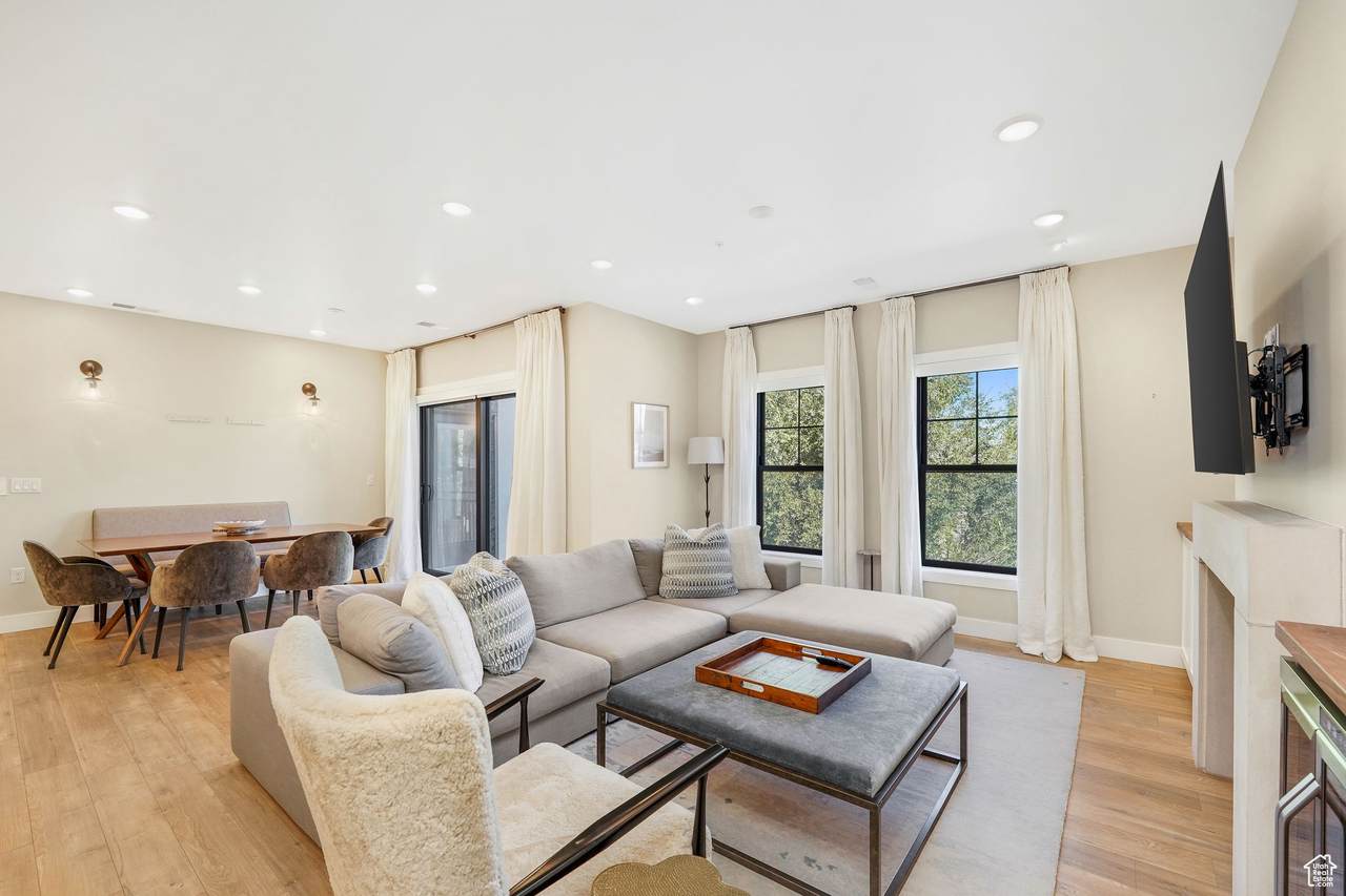 2240 Laney Ave - Photo 1