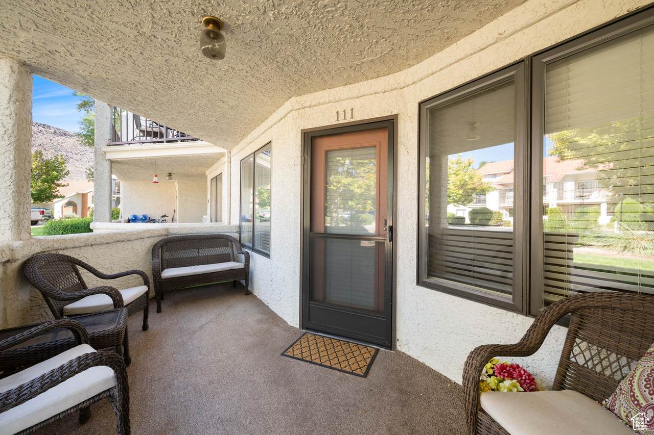 275 Valley Dr - Photo 1