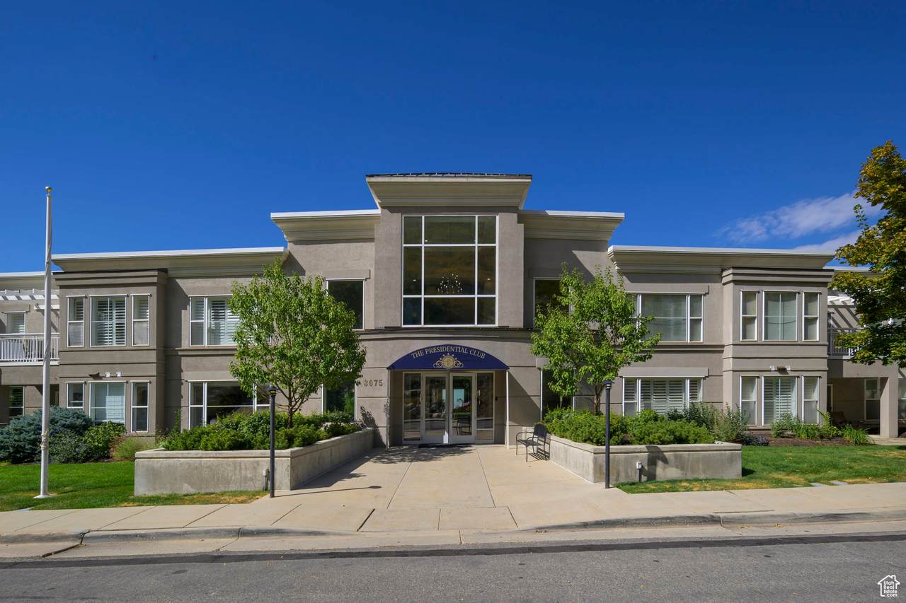 3075 Kennedy Dr - Photo 1