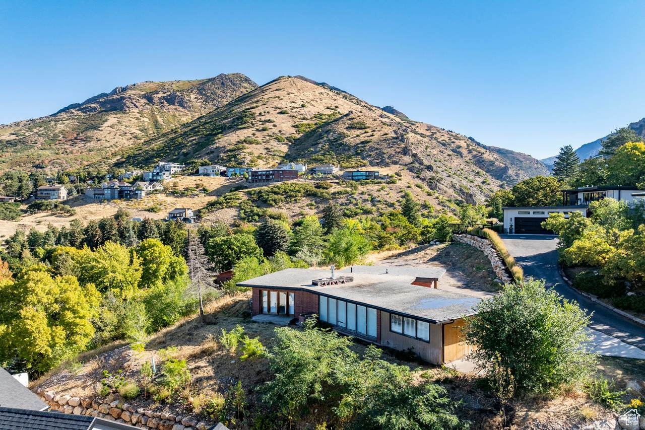 3821 Parkview Dr - Photo 1