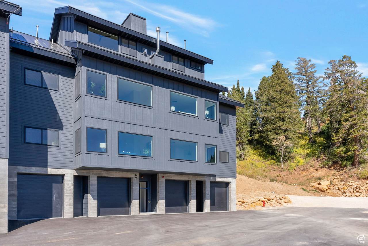 6560 Wolf Creek Dr - Photo 1