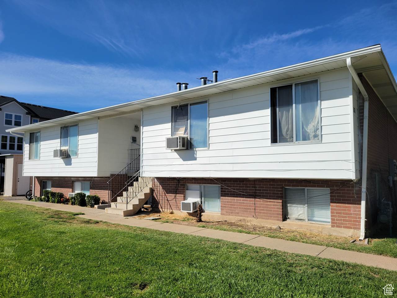 1637 Avalon Dr - Photo 1