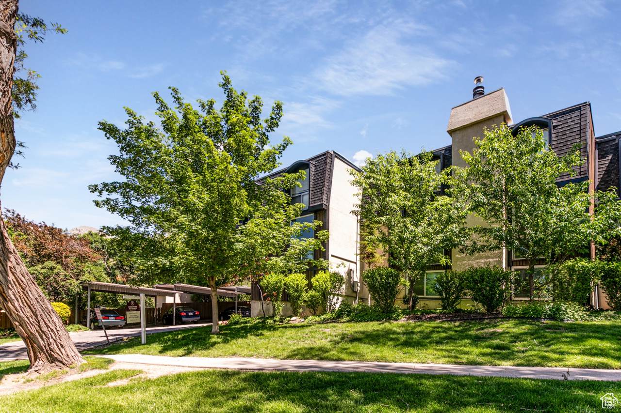 438 Center St - Photo 1