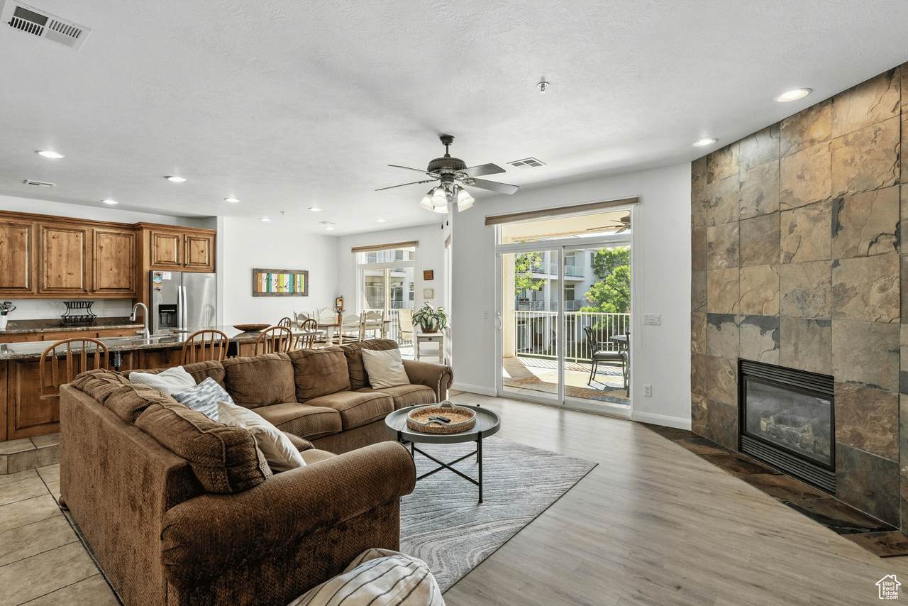 1845 Canyon Dr - Photo 1