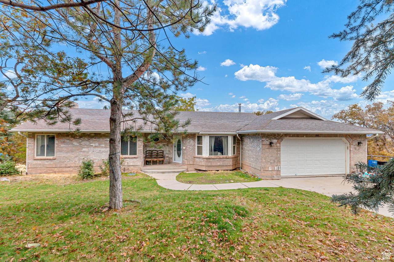 195 Oak Dr - Photo 1