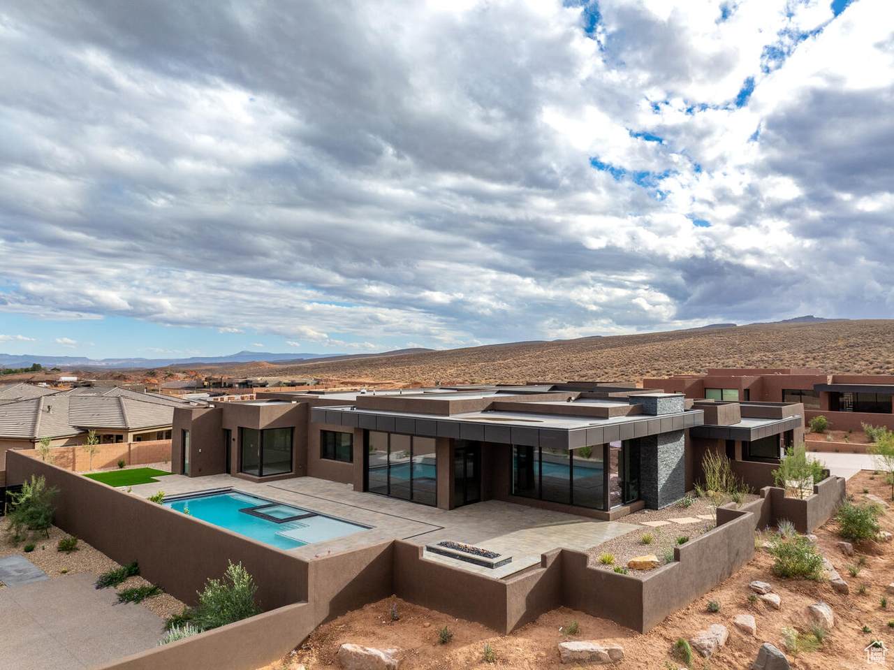 679 Juniper Way - Photo 1