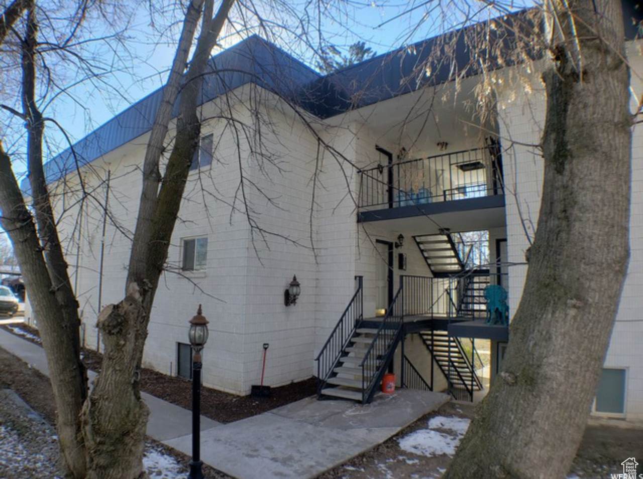 576 Vine St - Photo 1