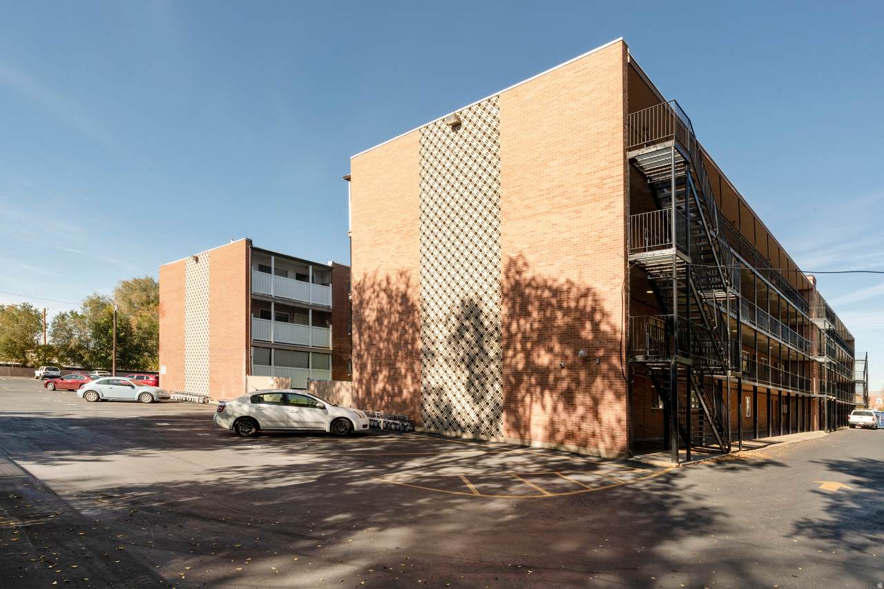 256 Helm Ave - Photo 1