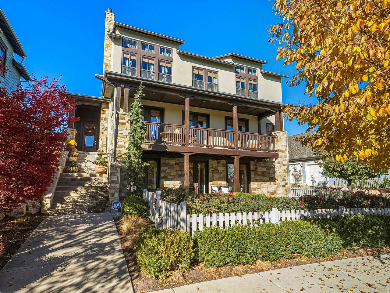 10566 Lake Ave - Photo 1