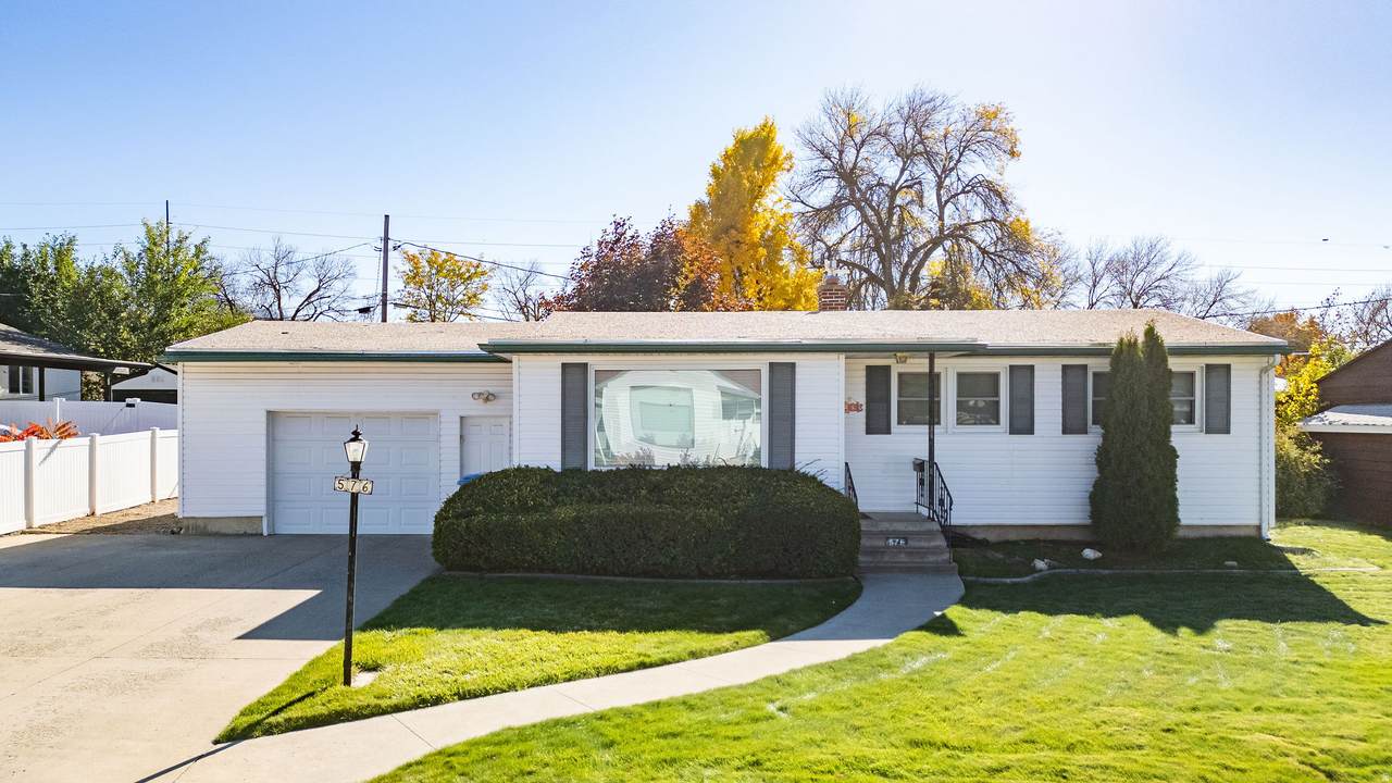 576 Douglas Dr - Photo 1