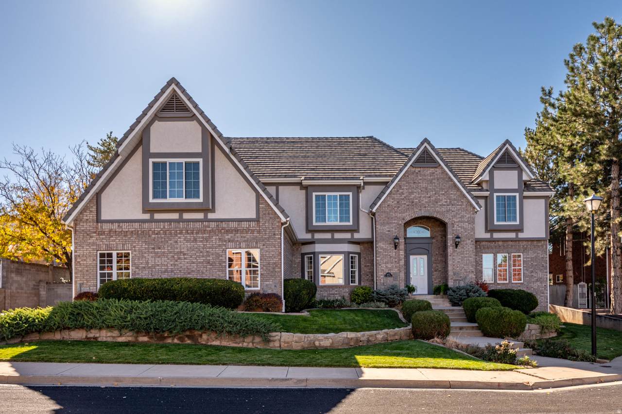 672 St James Pl - Photo 1