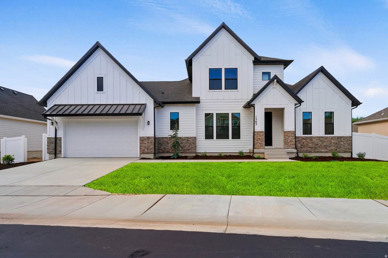 1061 Mahogany St - Photo 1