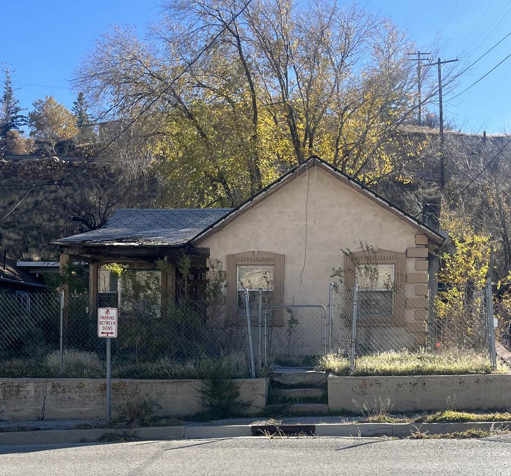 261 Hill St - Photo 1