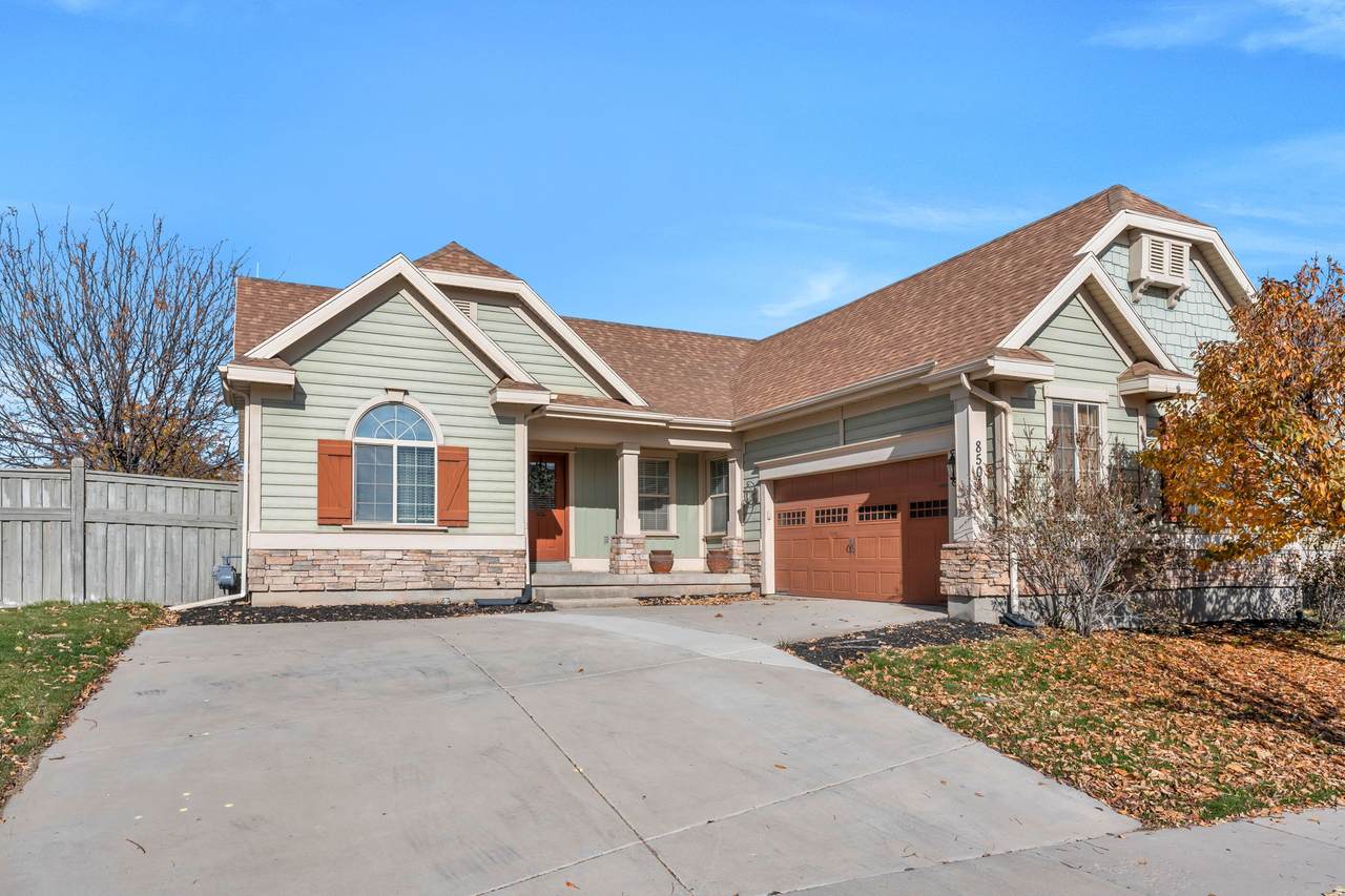 8505 Turnberry Rd - Photo 1